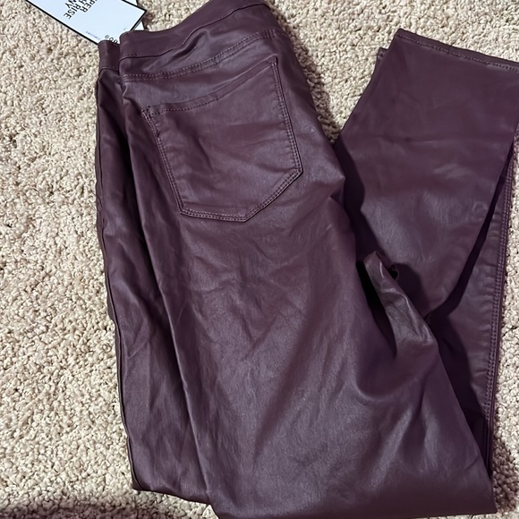 Almost famous Burgundy leather look pants - Picture 2 of 6